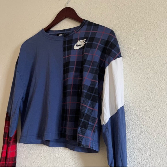 Women's NIKE Blue Red Patchwork/Color Block Cropped Long Sleeve T Shirt Size XS - Picture 1 of 8